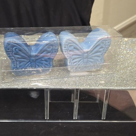 Dolly Parton Ceramic Butterfly Salt & Pepper Shakers - Picture 6 of 7